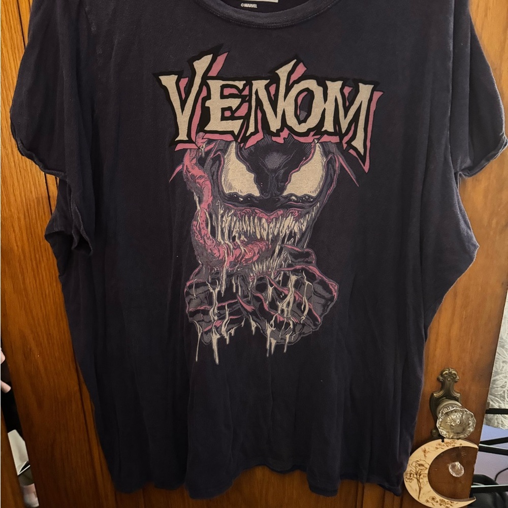 Marvel Venom Tee - Black and Pink
